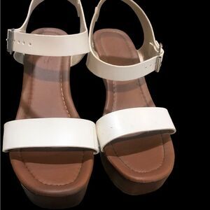 White strap sandals heels Wood bottom size 9